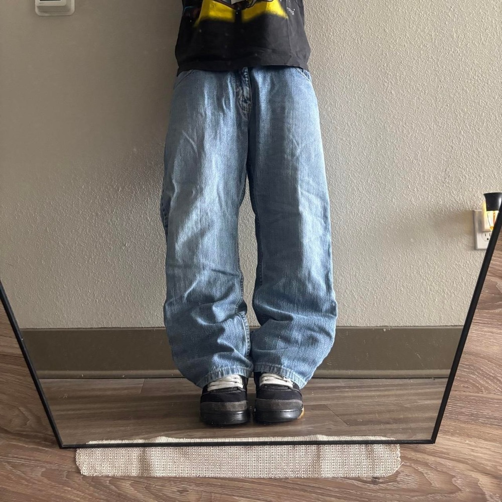 Vintage Y2K/2000s Light Wash Levis Streetwear Denim Jeans! 32x27